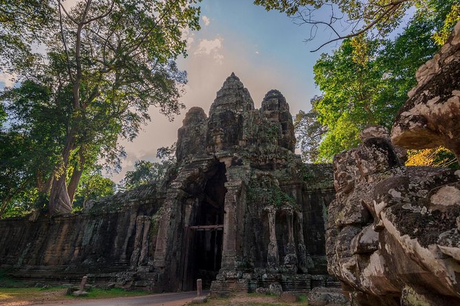 1-Day Amazing Angkor Wat Tour with Sunset & All Interesting Major Temples - Bayon Temple: the 196-face centerpiece you can’t miss