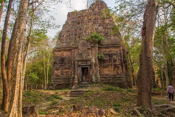 1-Day Angkor Wat Cycling Tour: Scenic Bike Adventure in Siem Reap - Angkor Thom circuit: South Gate, Bayon, and Elephant Terrace