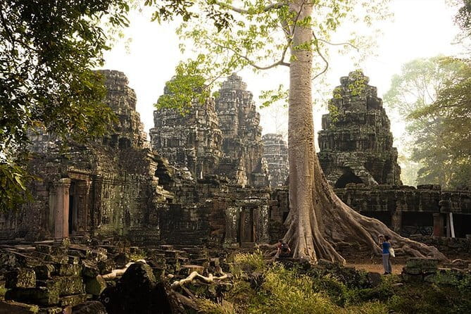 1-Day Angkor Wat Cycling Tour: Scenic Bike Adventure in Siem Reap - Prasat Kravan and the village interaction