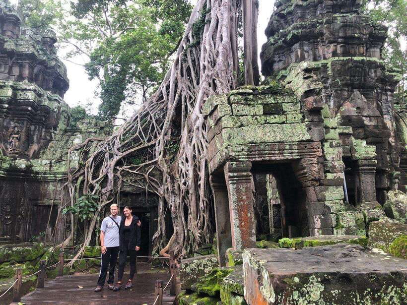 1-Day Angkor Wat Private Tour with Spanish Tour Guide. - Hotel pickup, AC comfort, and skip-the-line timing