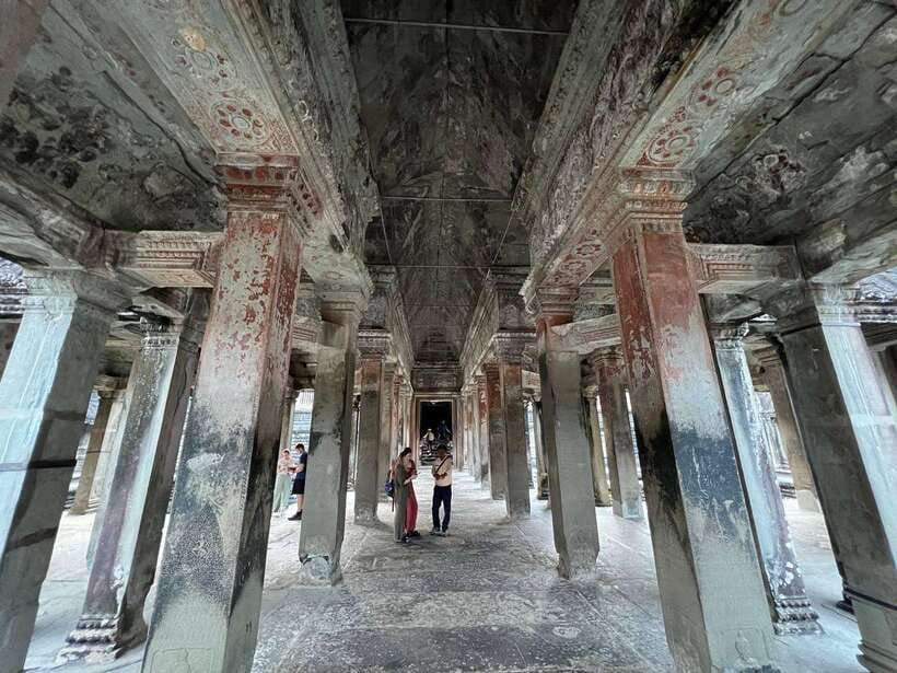 1-Day Angkor Wat Private Tour with Spanish Tour Guide. - 8:30 AM Angkor Wat: outer galleries, central towers, and carving clues