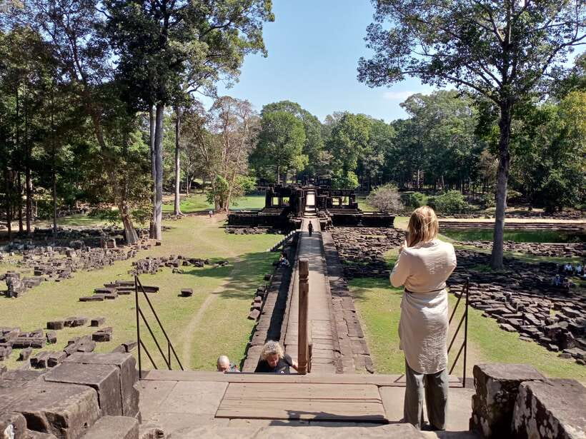 1-Day private Angkor Temple Tour from Siem Reap - Tonle Om Gate and Bayon’s stone faces: where the story shifts