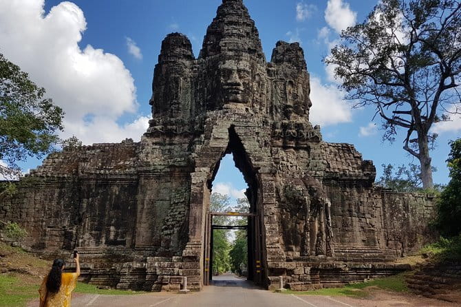 1 day special Tour: Angkor Wat,Bayon,Ta Prohm, Bantey srei and Beng Mealea - Meeting at 7:30 AM: how the day stays smooth