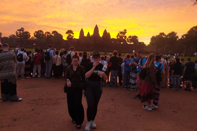 1 Day sunrise & temples Tour - Stop-by-stop: Angkor Wat and the meanings behind its stone