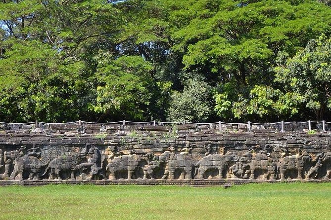 1-Day Tour with Private Transportation and English Speaking Guide - Phnom Bakheng Sunset: the Climb, the View, and the Reality Check