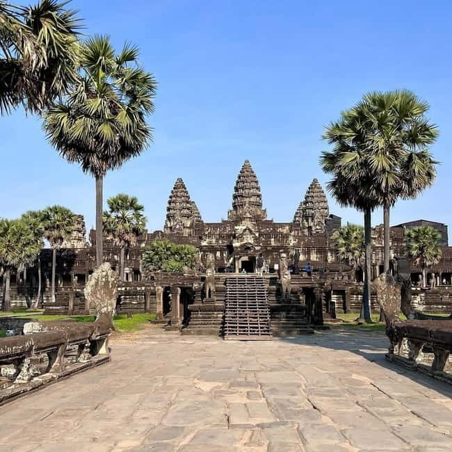 1-Day Trip to Angkor Wat with a Private or Shared Guide in Spanish - Key highlights at a glance