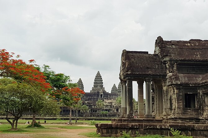 1day private tour to all majestic Temples in Angkor and Sunset - Stop 1: Angkor Wat (the calm beginning to a big day)
