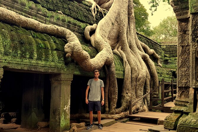 1day private tour to all majestic Temples in Angkor and Sunset - Stop 2: The Victory Gate and into Angkor Thom