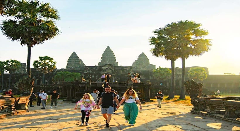 2-Day: Angkor Temple Treasures and Unique Floating Lifestyle - Day 1: Angkor Thom City circuit, from South Gate to Bakheng sunset