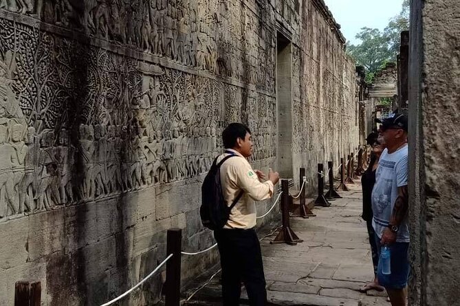 2-Day 'Angkor & Village' Tour - Phnom Bakheng: the end-of-day climb tradeoff
