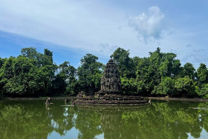 2-Day Angkor Wat Tour with Banteay Srei and Floating Village - Kampong Phluk on Tonle Sap: boat ride and how seasons change the vibe