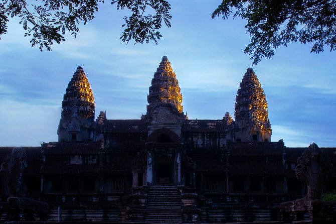 2-Day Angkor Wat Tour - Angkor Wat on day 1: a guided close look with a proper lunch break