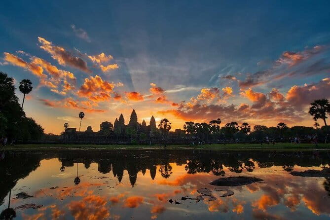 2 Day Cambodia Private Guided Tour in Angkor Temples - Day 1: Angkor Thom, Ta Prohm, Angkor Wat, and Phnom Bakheng Sunset