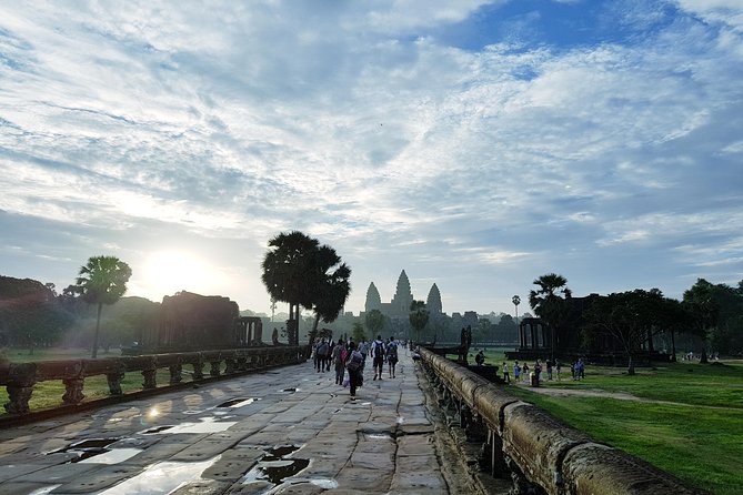 2 Day private tour: Small tour, Big tour, sunrise and sunset,floating village. - Banteay Srei’s fine carvings and Preah Khan’s deeper atmosphere