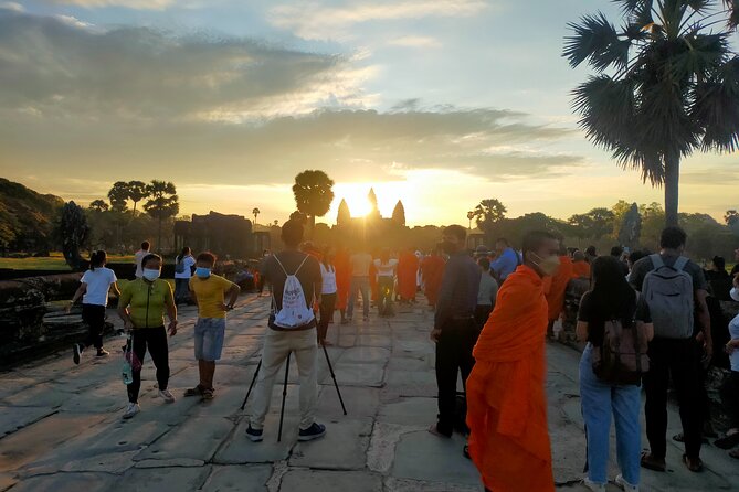 2-Day tour with sunrise - Day 2 sunrise: the West Gate timing and the Preah Khan stop