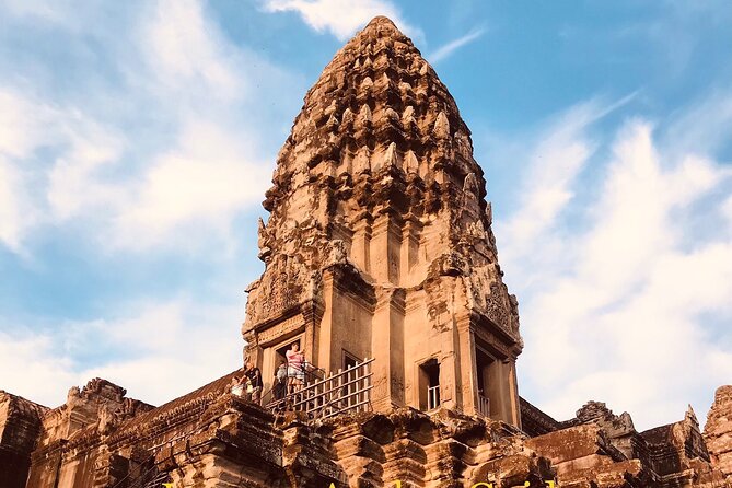 2 Days | Angkor Wat Phnom Kulen & Beng Mealea Tour - Bayon’s Smiling Faces: Four Directions of Meaning in One Stop
