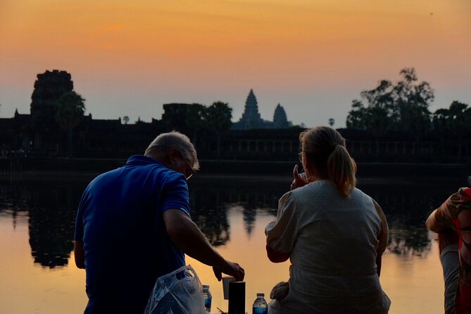 2 Days Tour in Siem Reap including Lunch, Dinner & Apsara Show - Banteay Srei Pink Sandstone and Lunch on the Water