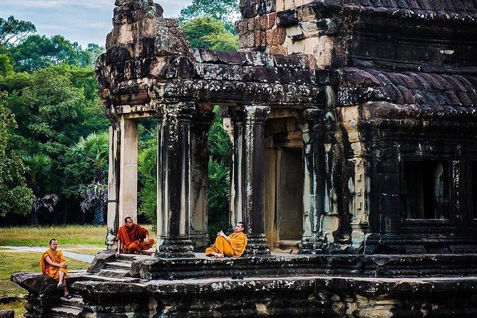 2-Days Tour (The Best Historical of Khmer Empire) - Your comfort setup in Siem Reap: vehicle, guide style, and small perks