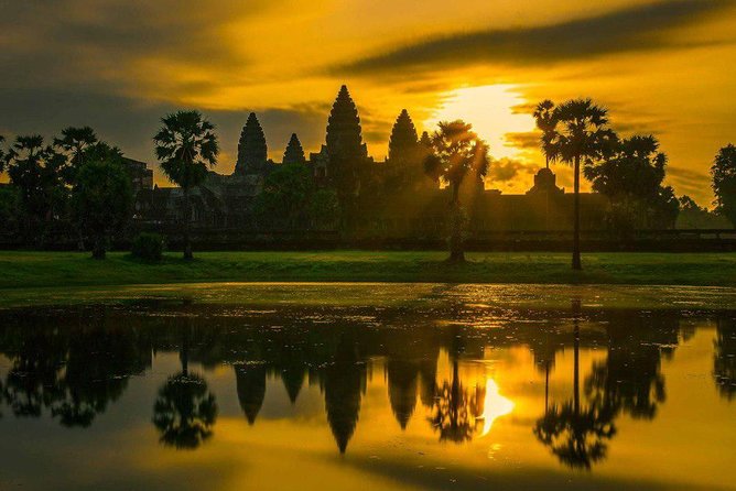 2days Explore Angkor wat Small Tour & Big Tour + Banteay Srei (Private tour) - Day 1: Angkor Thom South Gate, Bayon Faces, and the Royal Terraces