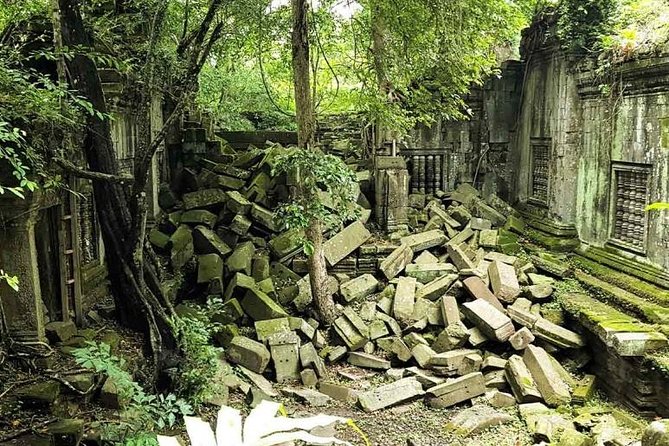 3 day private tour: Angkor,waterfall,Beng Mealea,floating village,Banteay srei. - Beng Mealea’s jungle temple experience