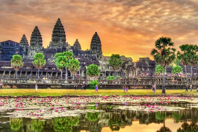 3-Day Tour(Unforgettable Angkor Temple Complex, Banteay Srei& Floating Village) - Sunrise at Angkor Wat: the 4:30 a.m. start you can actually use