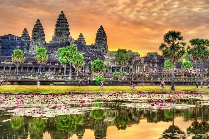 3-Day tour with with All major Temple, Banteay Srei + Floating Village - Day 1: Angkor Thom faces, jungle mood, then Angkor Wat at sunset-hour energy
