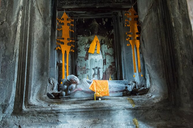 3-Days Private Angkor Wat Sunrise/Sunset Tours & Floating Village - Day 2: moving outward with Preah Khan, Neak Pean, and Pre Rup