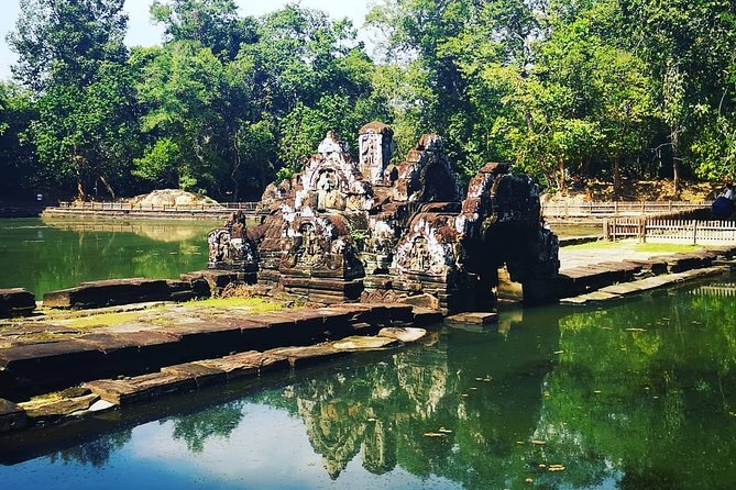 4-Day(Tour Angkor Temple Complex, Temple in the Jungle, Local people life Style) - Day 4: Banteay Srei, Banteay Samre, then silk farm and Siem Reap market time