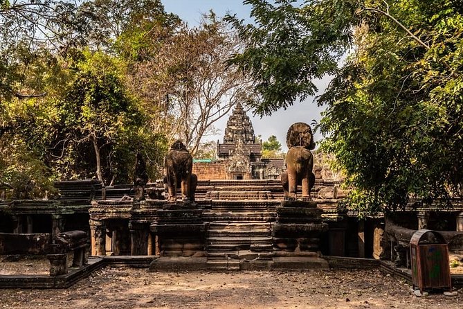 4-Day Tour(The Amazing Face, Jungle of Temple & Holy Clay) - Day 3 Sunrise at Angkor Wat plus the Roluos Temples