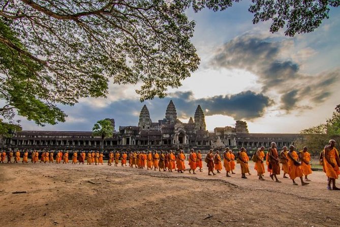 5-Day All Major Temples & Kulen Mount Waterfall & Koh Ker & Beng Mealea - Day 3 Koh Ker’s Remote Capital Feeling and Beng Mealea’s Indiana Jones Chaos