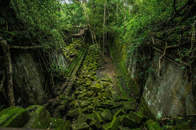 5-Day All Major Temples & Kulen Mount Waterfall & Koh Ker & Beng Mealea - Day 5 Phnom Kulen: 1000 Lingas, Crafts at Artisans Angkor, and Psar Chaa Old Market