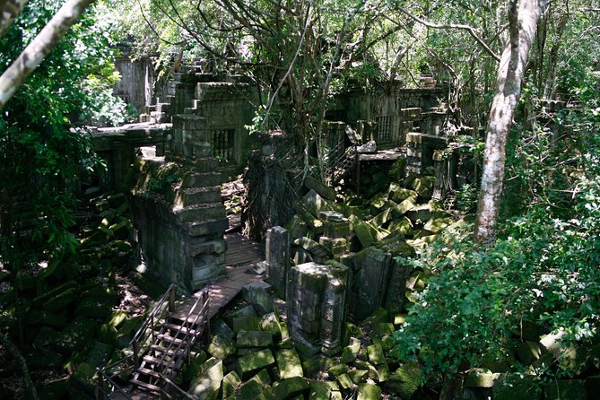 5-Day "All The Sights" Private Tour - Day 1 Angkor Thom, Bayon Faces, Angkor Wat, and Phnom Bakheng Before the Crowd