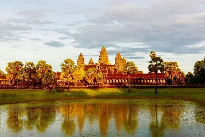 5 Days | Angkor Sunrise & Preah Vihear Explorers - Angkor Wat at dawn: making the sunrise count