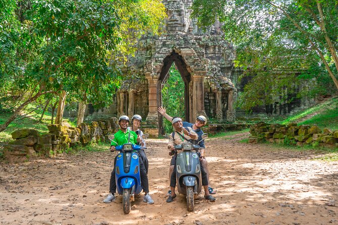 Angkor Adventure Vespa Tour / Tuk Tuk or Car - Why a Vespa Tour Changes the Angkor Game