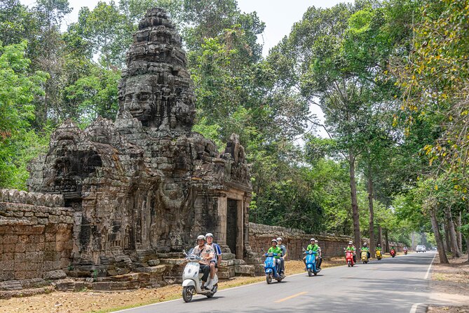 Angkor Adventure Vespa Tour / Tuk Tuk or Car - Stop 4: Srah Srang Lunch Break and Off-the-Beaten-Path Time