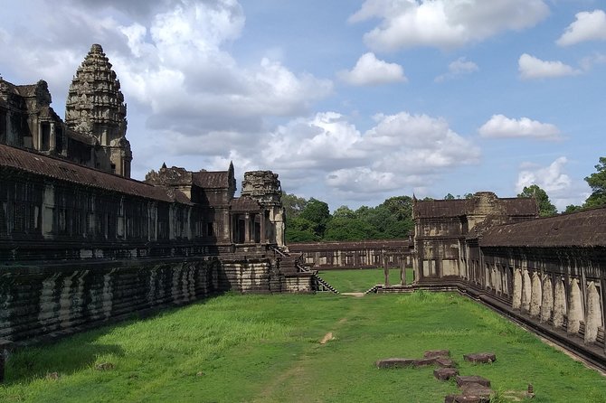 Angkor Classic Tour - Baphoun, Phimeanakas, and the Elephant Terrace