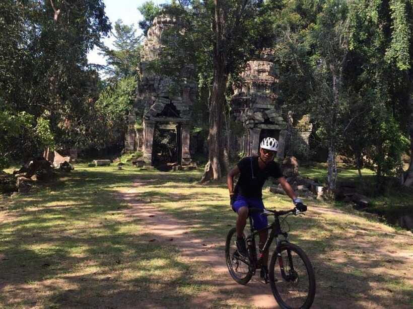 Angkor Cycling Tour - Angkor Wat in the morning: the moat ride and the guided stories