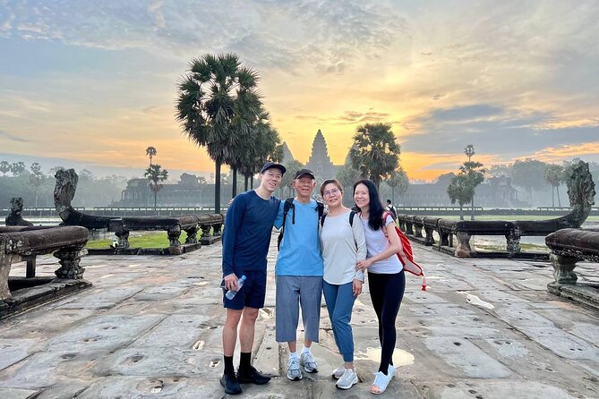 Angkor Highlight Sunrise Guided Tour & Banteay Srei Temple - Dress code and what to pack before you leave at 4:40 am