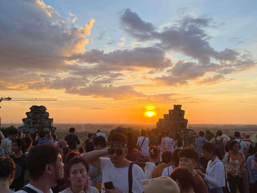 Angkor Highlights and Sunset Tour - Lunch break: a simple reset at a local restaurant