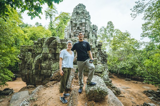 Angkor Jeep Tour Discovery - Inclusive Lunch - Srah Srang lunch: the calm pause that keeps the afternoon fun