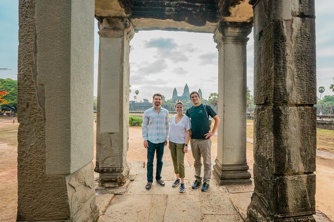Angkor Jeep Tour Discovery - Inclusive Lunch - Angkor Wat and your guide’s job: more than just pointing