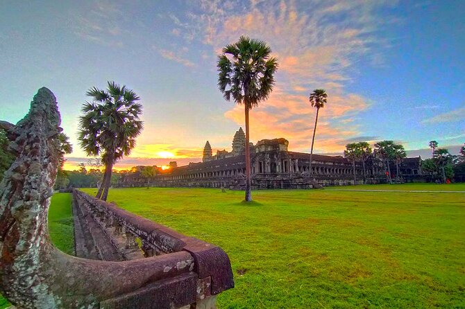 Angkor Sunrise Bike Tour - Breakfast & Lunch included - The breaks matter: breakfast, snacks, fruit, and Khmer lunch inside the park