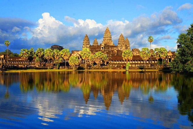 Angkor temples Tour - Angkor Wat, Angkor Thom, Ta Prohm: the core circuit that makes sense