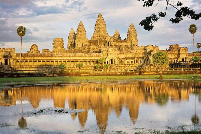 Angkor Thom Ta Prohm and Sunset in Angkor Wat Golden Hour Tour - Angkor Wat at Sunset: West Gate Entry, Outer Walls, and Reflection Pools