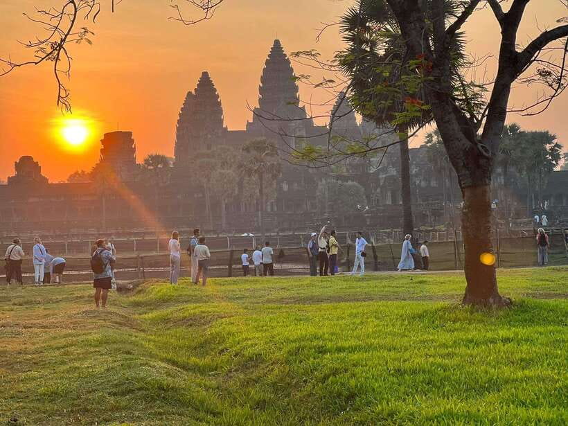 Angkor Wat 2-Day complex Sun rise & Sun set with Guided Tour - FAQ