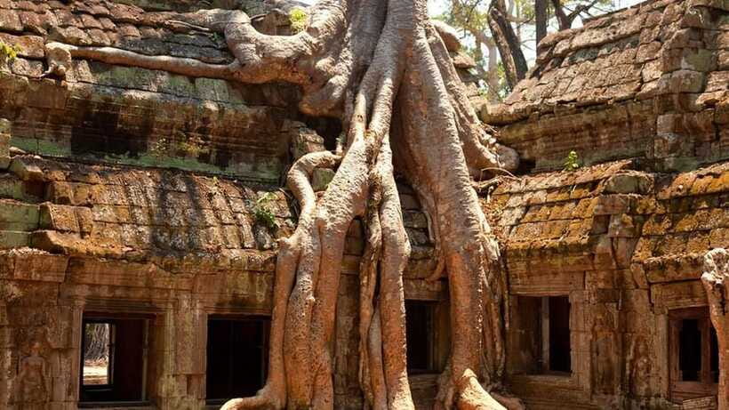 Angkor Wat: 2-Day Sunrise and Floating Village Tour - Tonle Sap Lake: the lake that runs the region