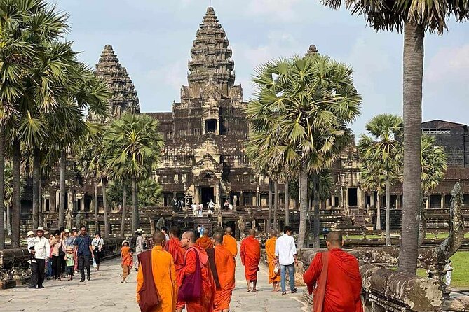 Angkor Wat, Angkor Thom Ancient Capital, Ta Promh Temple - Lunch at a Local Restaurant (With Vegetarian Options)