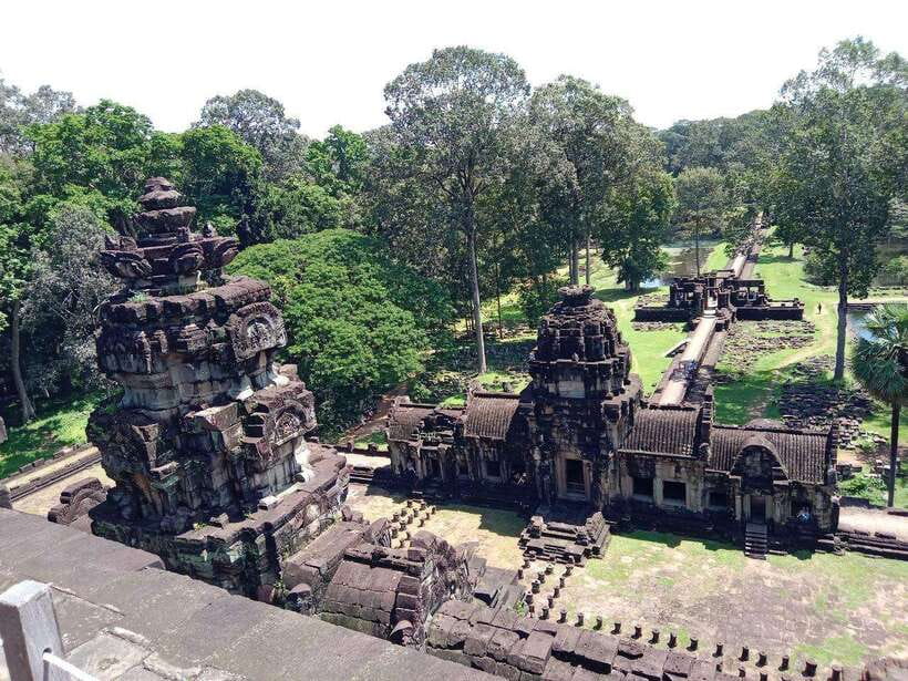 Angkor Wat, Angkor Thom, and Ta Prohm Day Trip with Sunset - Lunch at Srah Srang: refuel near a historic water feature