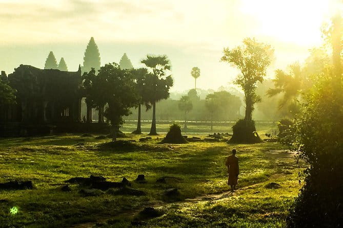 Angkor Wat & Banteay Srei 1-Day Tour - The guide can make or break the day