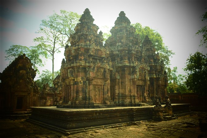 Angkor Wat & Banteay Srey Tour - Angkor Wat: The 12th-Century Giant You’ll See First